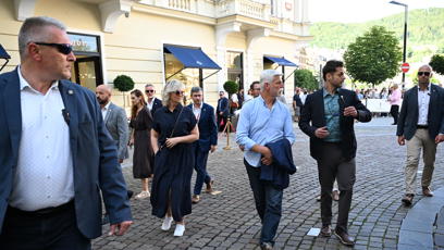 FOTO: Manželé Pavlovi se prošli po karlovarské kolonádě.