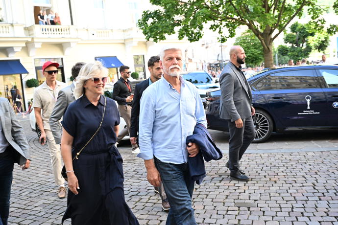 FOTO: Manželé Pavlovi vypadali uvolněně. – stránka 30