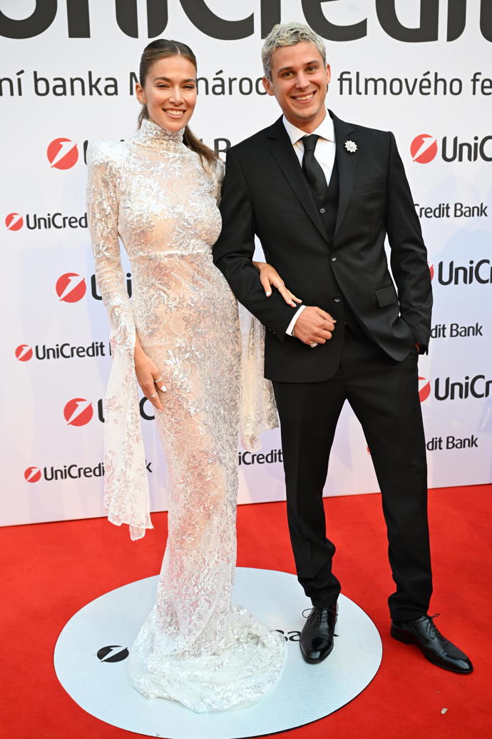 FOTO: Andrea Bezděková a Sebastian na party UniCredit Bank ve Varech. – stránka 11