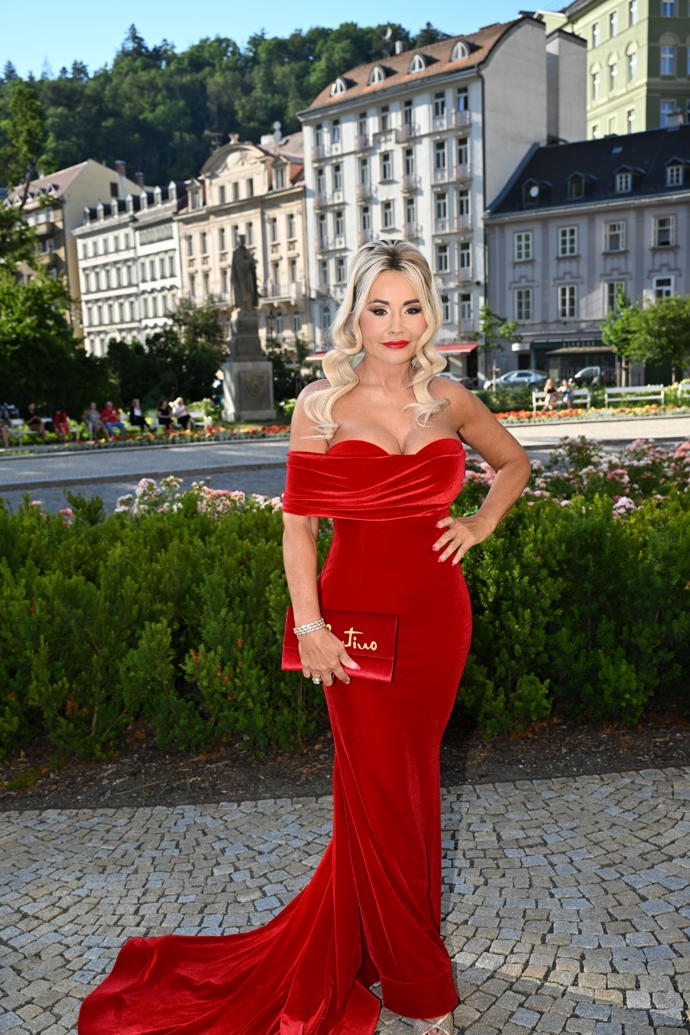 FOTO: Lenka Dragounová ve Varech. – stránka 13