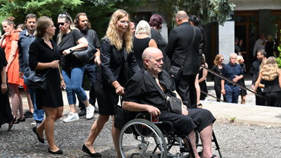 FOTO: Tomáš Morávek na pohřbu Báry Tlučhořové.