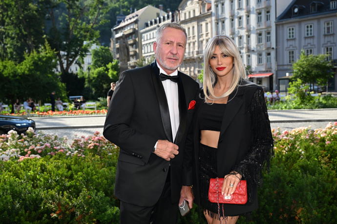 FOTO: Daniela Zálešáková s manželem Josefem Smolíkem. – stránka 6