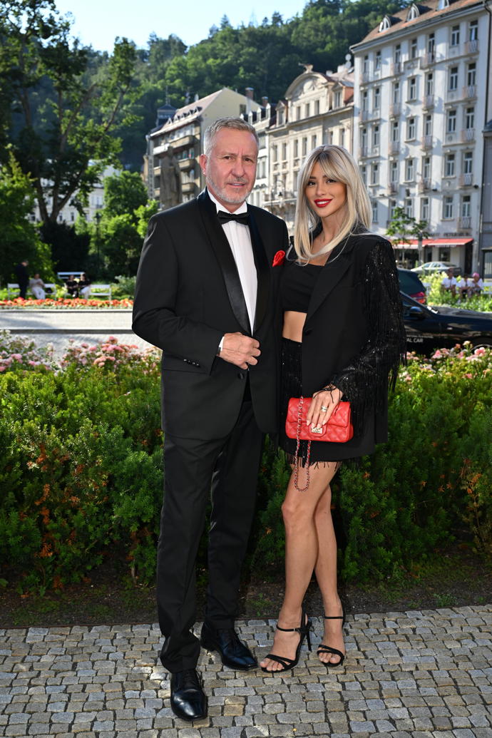 FOTO: Daniela Zálešáková s manželem ve Varech. – stránka 4