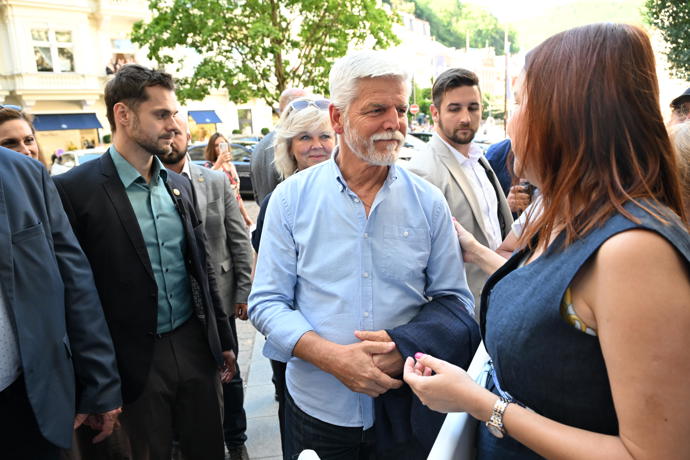 FOTO: Prezident Petr Pavel byl ke všem velmi milý. – stránka 675