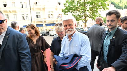 FOTO: Prezidentský pár si užívá volný čas ve Varech.