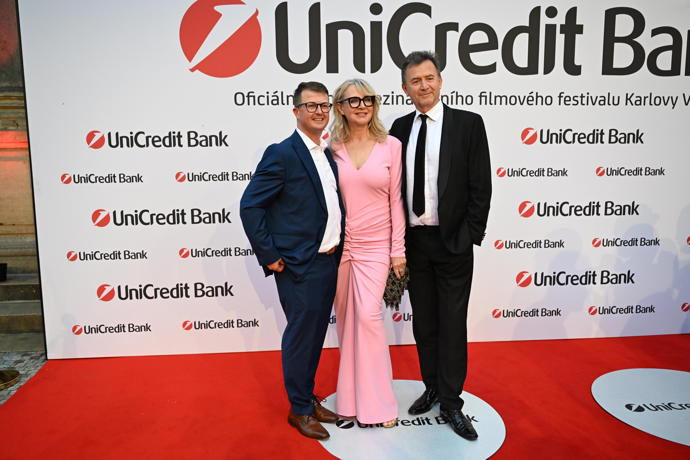 FOTO: Petra Fonda na party UniCredit Bank ve Varech. – stránka 16