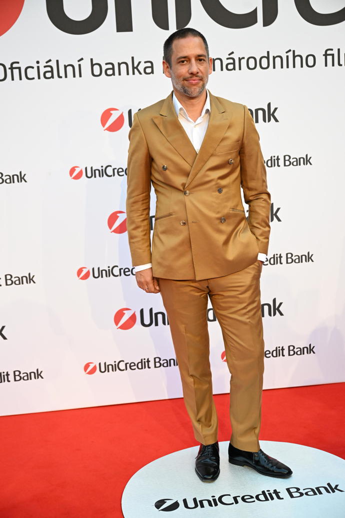 FOTO: Janek Bartoška na party UniCredit Bank ve Varech. – stránka 1