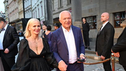 FOTO: Jaroslav Faltýnek s partnerkou na party UniCredit Bank ve Varech.