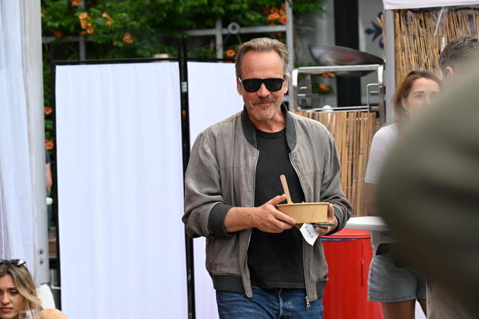 FOTO: Peter Sarsgaard měl dobrou náladu. – stránka 1153