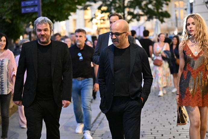 FOTO: Americký herec Jeffrey Wright si užíval večer. – stránka 23