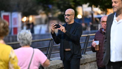 FOTO: Jeffrey Wright si fotil kolonádu.