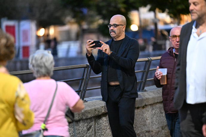 FOTO: Jeffrey Wright si fotil kolonádu. – stránka 34