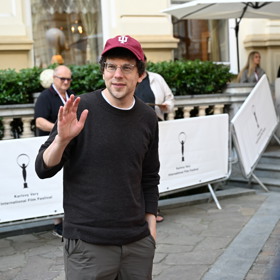 Herec Jesse Eisenberg ve Varech.