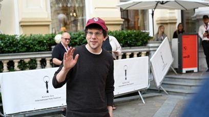 FOTO: Herec Jesse Eisenberg ve Varech.