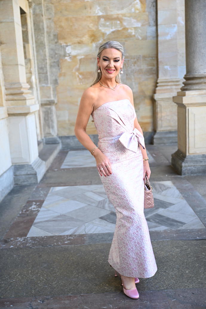 FOTO: Lenka Graf dorazila do Varů. – stránka 7