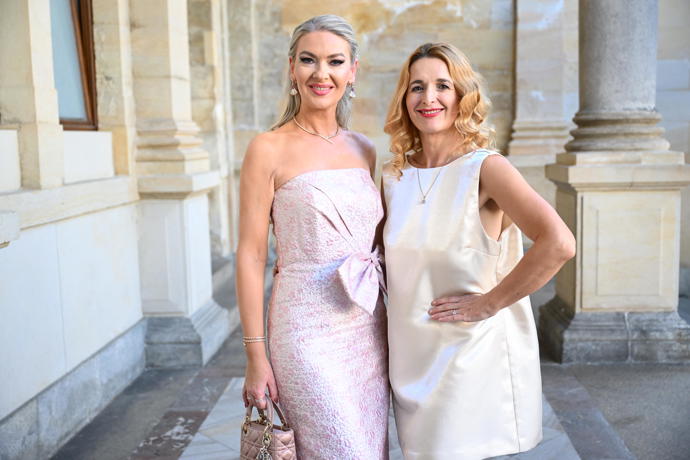 FOTO: Lenka Graf a Markéta Muzikářová. – stránka 17