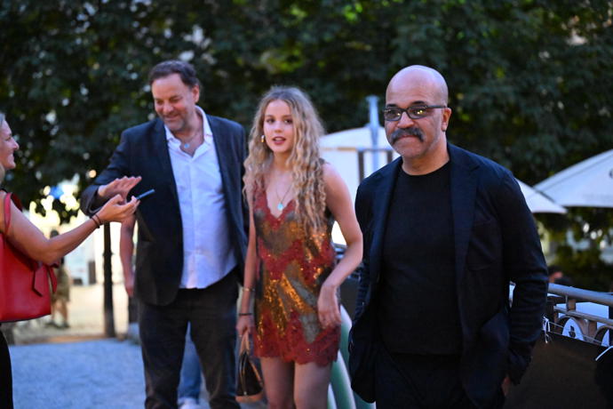 FOTO: Jeffrey Wright byl samý úsměv. – stránka 31