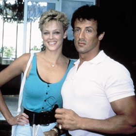 Sylvester Stallone a Brigitte Nielsen se dali dohromady v roce 1985, vydrželi spolu necelé 2 roky.