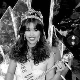 Miss World 1982 z Dominikánské republiky Mariasela Álvarez.
