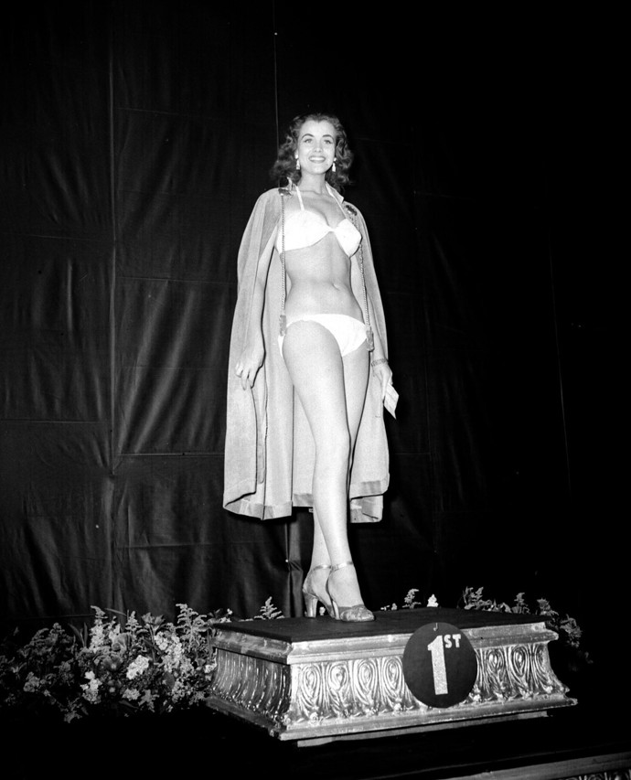 FOTO: Švédka Kiki Hakansson získala v roce 1951 korunku Miss World. – stránka 4