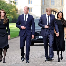 Vzájemné vztahy pak ještě zhoršil kontroverzní rozhovor Meghan a Harryho s Oprah Winfrey. Když se tak William a Harry s manželkami po delší době sešli po smrti královny Alžběty II. v září 2022, napětí mezi nimi by se dalo krájet.