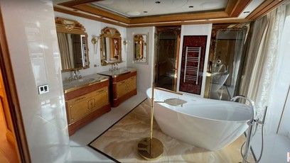 FOTO: Luxusní jachta Graceful v hodnotě zhruba 100 milionů eur je spojována s ruským prezidentem Vladimirem Putinem.