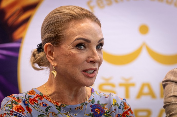 FOTO: Zdena Studenková – stránka 9