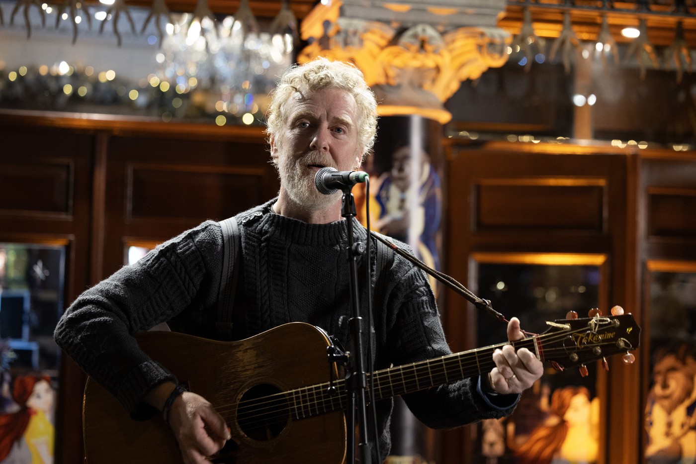 V 56 letech zemřel zpěvák Glen Hansard.