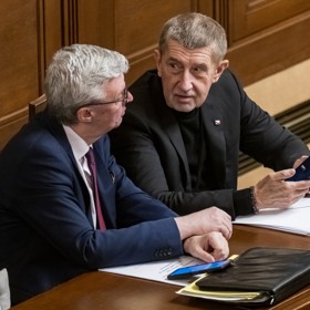 Premiér Andrej Babiš ve své rétorice přitvrdil. O Petru Pavlovi tvrdí, že proti vládě vede skrytou válku.
