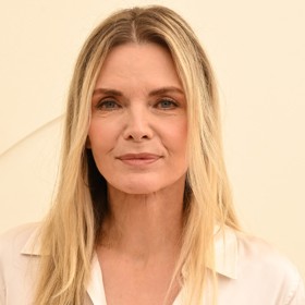 Michelle Pfeiffer neměla v začátcích kariéry na růžích ustláno, přesto se z ní stala hvězda první velikosti. A to mimo jiné díky roli v Čarodějkách z Eastwicku.