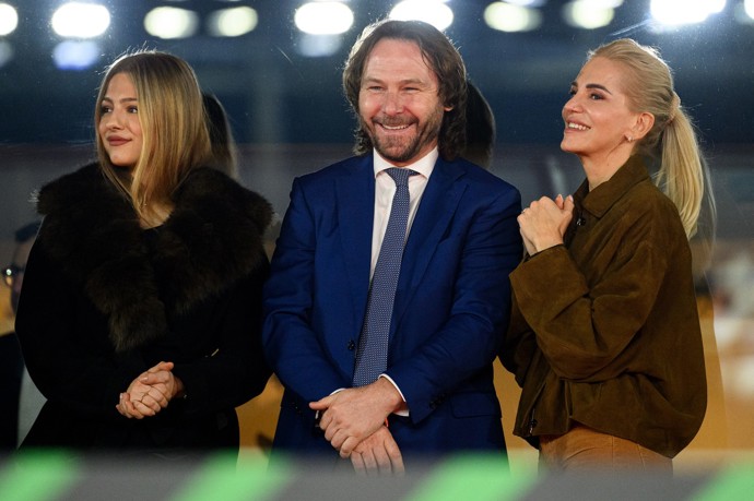 FOTO: Dara Rolins s Pavlem Nedvědem a dcerou Laurou Homolovou. – stránka 14
