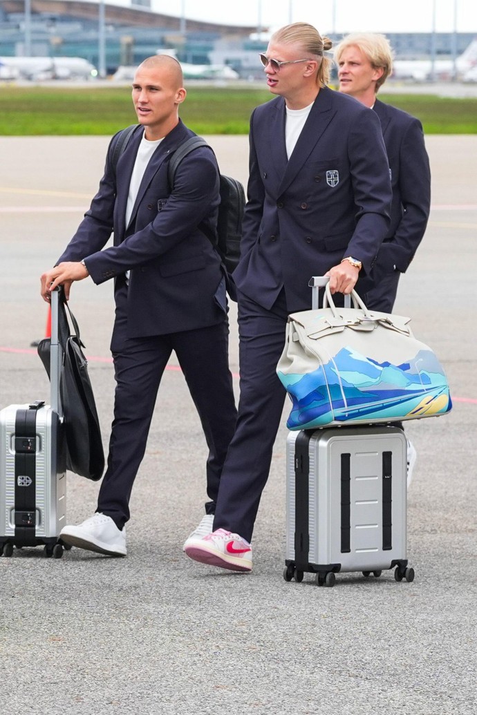 FOTO: Erling Haaland s kabelkou značky Hermes B – stránka 2