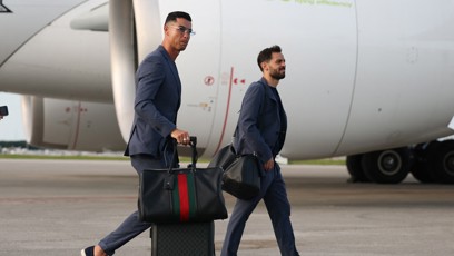 FOTO: Cristiano Ronaldo má značkovou tašku.