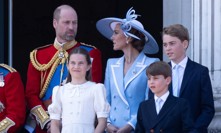 Britská královská rodina na každoroční akci Trooping the Colour, která slouží jako oficiální oslava narozenin panovníka.