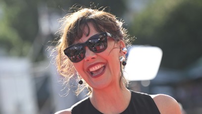 FOTO: Maggie Gyllenhaal byla samý úsměv.