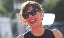 Maggie Gyllenhaal byla samý úsměv.