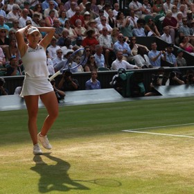 Linda Nosková je ve finále Wimbledonu.