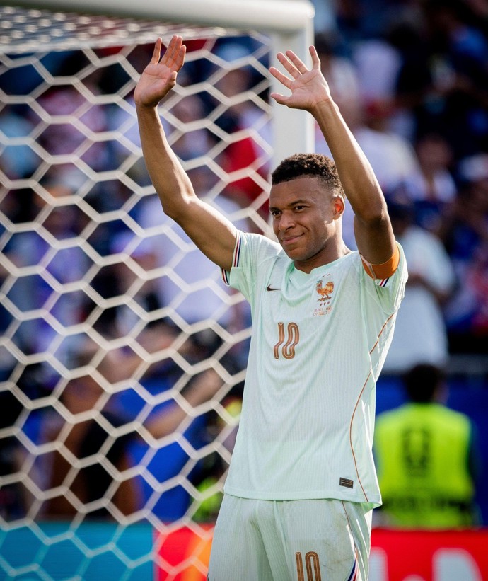 FOTO: Kylian Mbappé na rasistické poznámky ostře zareagoval. – stránka 1