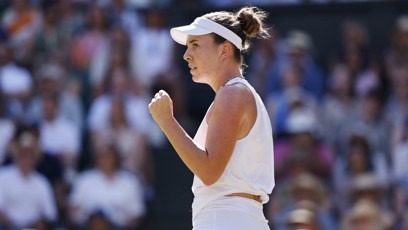 FOTO: Linda Nosková slaví svůj wimbledonský titul.
