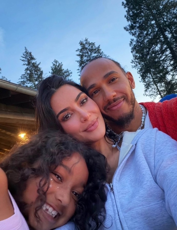 FOTO: Lewis Hamilton už lásku ke Kim Kardashian neskrývá.