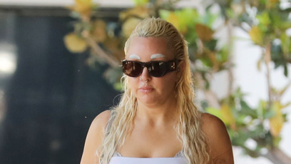 FOTO: Amanda Bynes si obarvila obočí na platinovou blond.