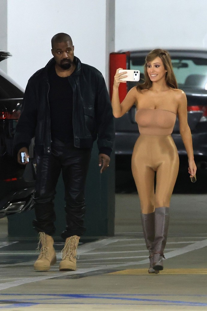FOTO: Bianca Censori s Kanye Westem. – stránka 2