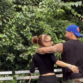 Ariana Grande spatřena v parku s  Rickym Alvarezem