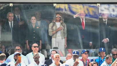FOTO: Donald Trump sledoval drama na hřišti ze své VIP lóže po boku manželky Melanie, mexické prezidentky i šéfa FIFA Gianniho Infantina.