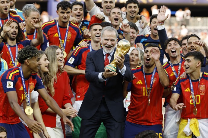 FOTO: MS ve fotbale vyhráli Španělé. – stránka 32