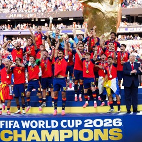 Donald Trump odmítal odejít po gratulaci vítězům MS ve fotbale.
