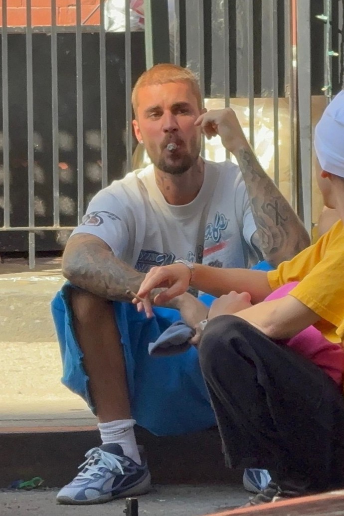 FOTO: Justin Bieber si zapálil doutník. – stránka 1