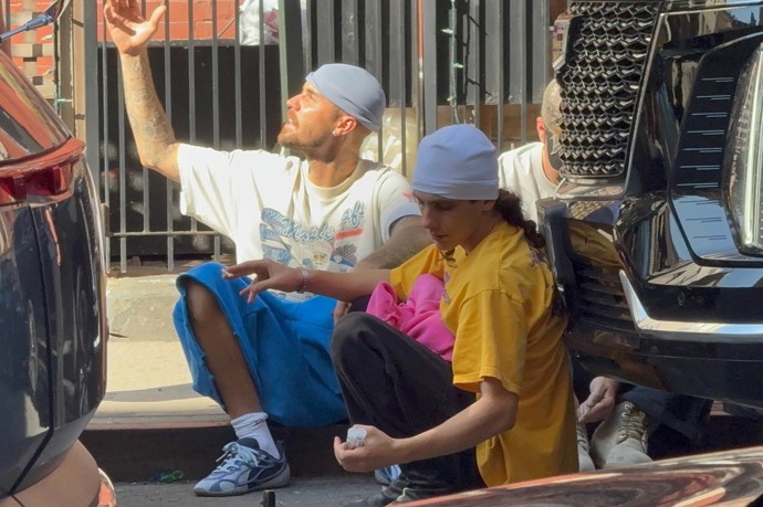 FOTO: Justin Bieber se posadil vedle svého kamaráda. – stránka 2