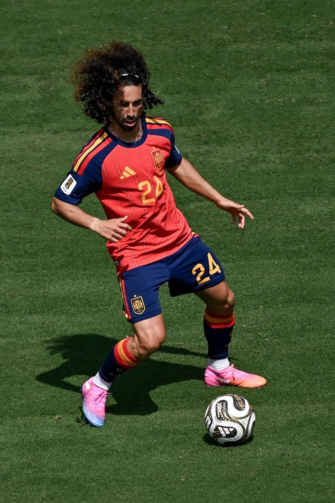 FOTO: Marc Cucurella má ikonickou hřívu. – stránka 2