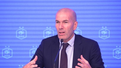 FOTO: Zinédine Zidane přebírá francouzskou repre.